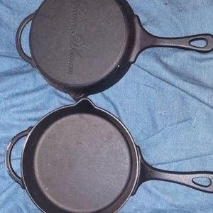 .x2 pioneer woman sm. cast iron skilletts New Never used